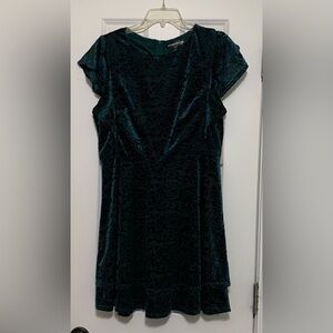NWT Green L Midnight Doll Velvet Burnout Mini Tiered Flutter Sleeves